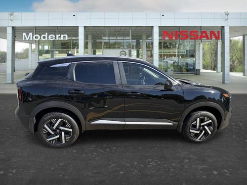 Certified 2026 Nissan Kicks SV FWD image 6