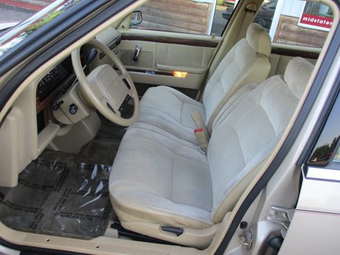 Used 1993 Dodge Dynasty FWD image 16