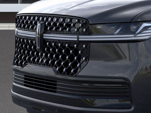 New 2026 Lincoln Navigator L Black Label AWD/4WD image 17