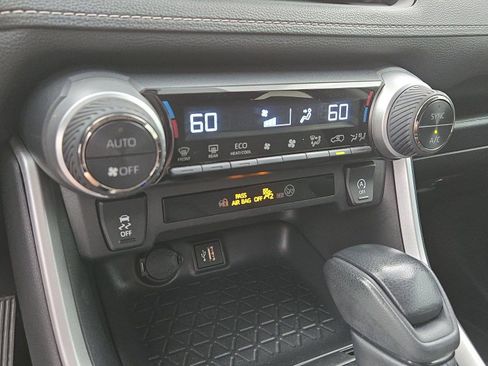 Certified 2025 Toyota RAV4 XLE w/ Convenience Package FWD image 19
