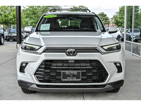 Used 2024 Toyota Grand Highlander AWD image 4