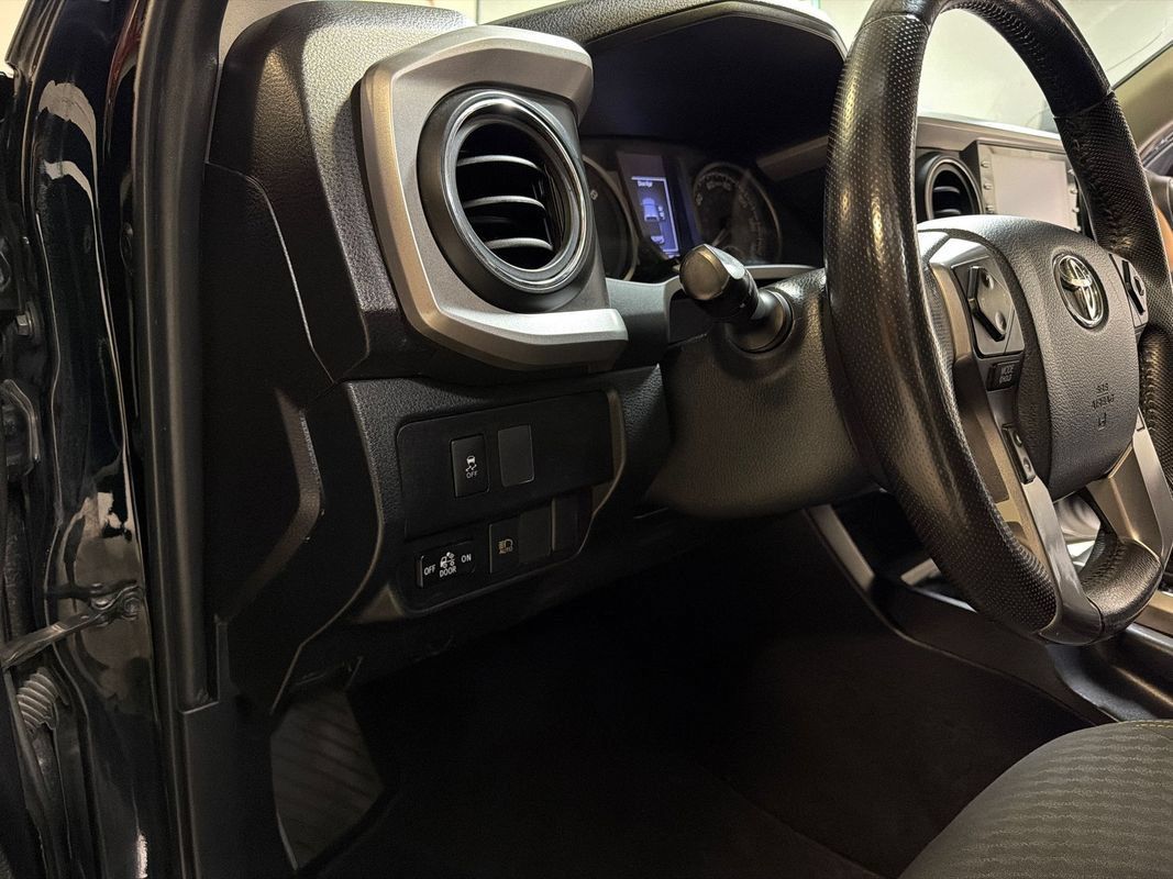 Used 2020 Toyota Tacoma SR5 RWD image 28