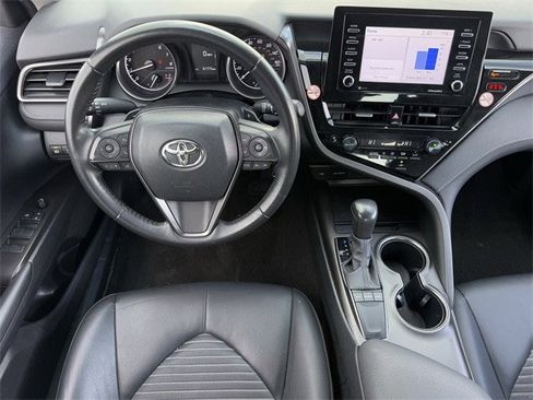 Used 2024 Toyota Camry SE image 11