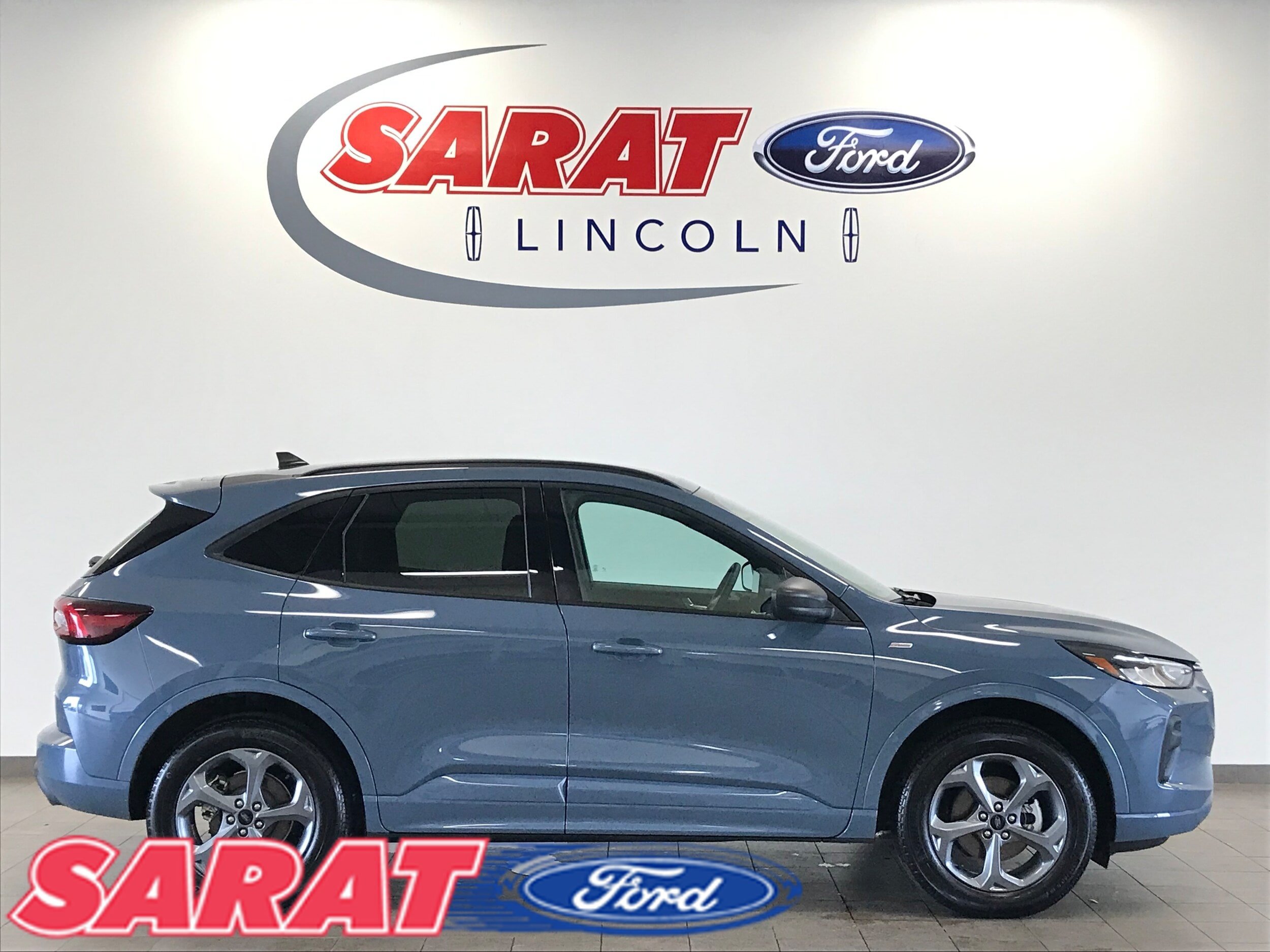 Used 2024 Ford Escape ST-Line w/ Tech Pack #1 AWD/4WD image 1