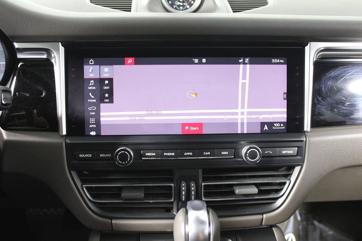 Used 2019 Porsche Macan AWD/4WD image 27