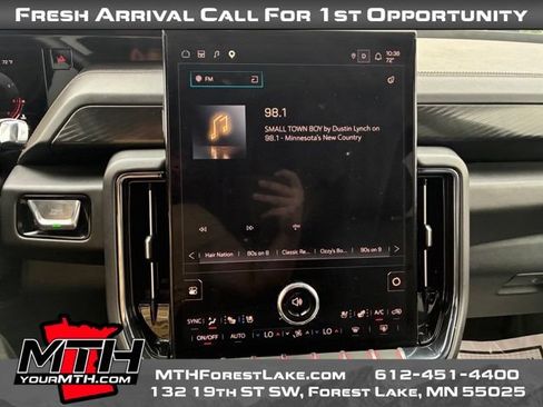 Used 2025 GMC Yukon AT4 AWD/4WD image 13