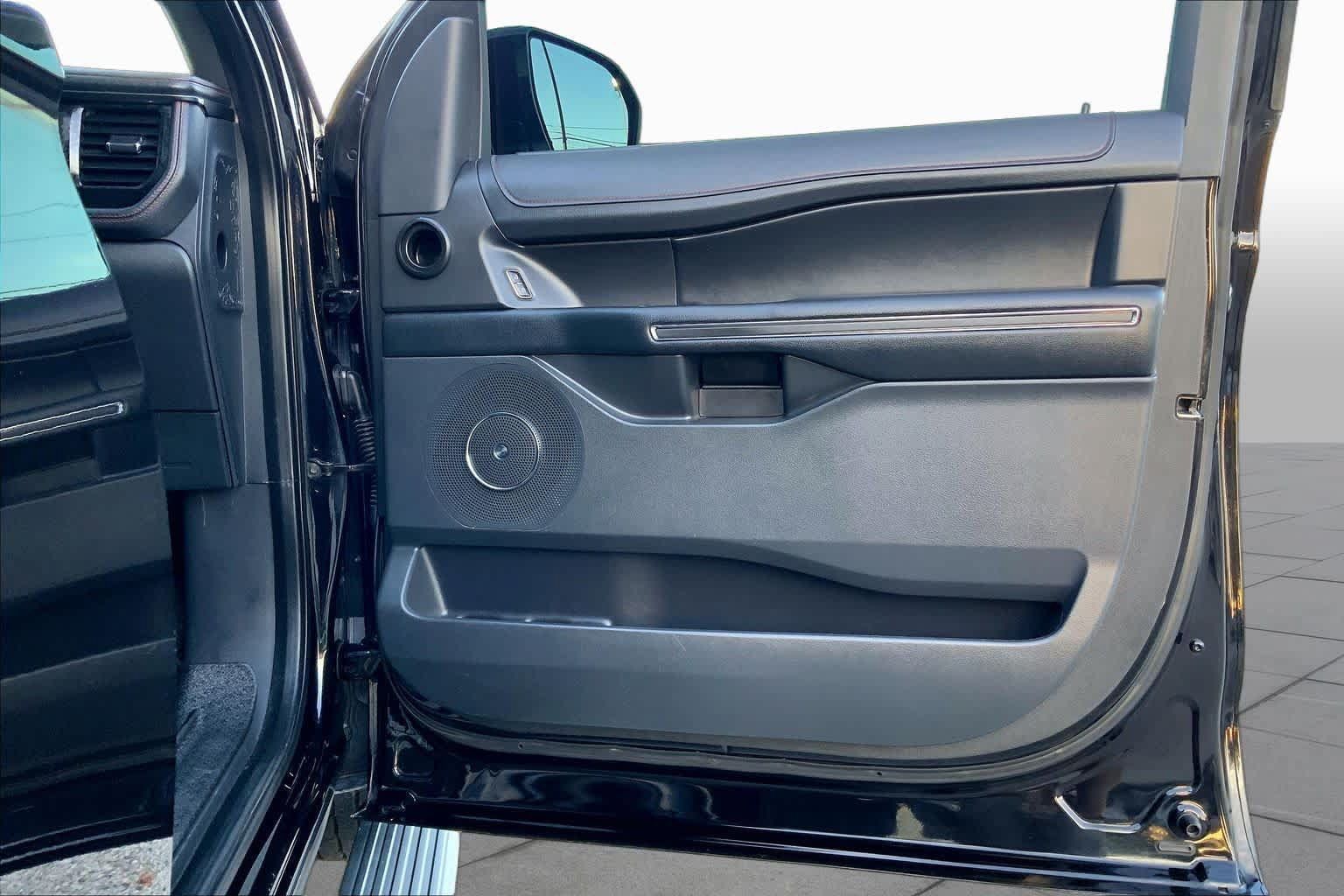 Used 2023 Ford Expedition Limited RWD image 22