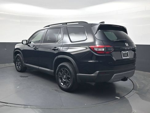 Certified 2023 Honda Pilot TrailSport image 6