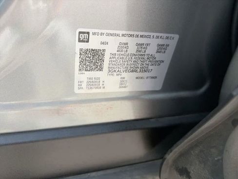 Used 2024 GMC Terrain SLT AWD/4WD image 27