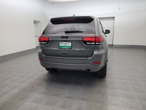 Used 2021 Jeep Grand Cherokee Laredo X RWD image 7