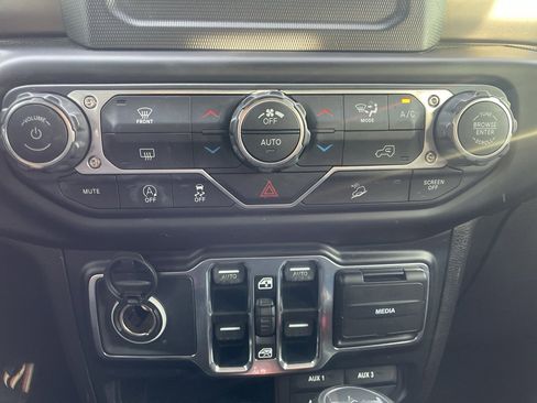 Used 2018 Jeep Wrangler Unlimited Sport S image 32