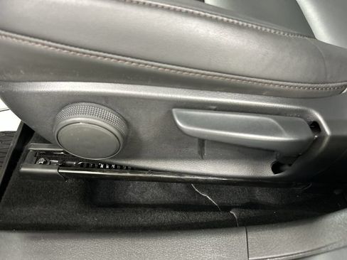 Certified 2025 MAZDA MAZDA3 s FWD image 10