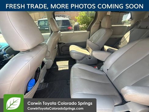 Used 2014 Toyota Sienna LE AWD/4WD image 11