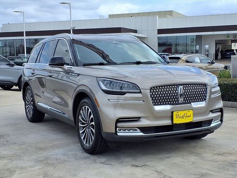 Used 2020 Lincoln Aviator Reserve w/ Equipment Group 201A image 7