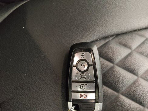 Used 2024 Ford Edge Titanium image 32