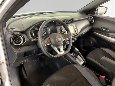 Used 2019 Nissan Kicks SV FWD image 17