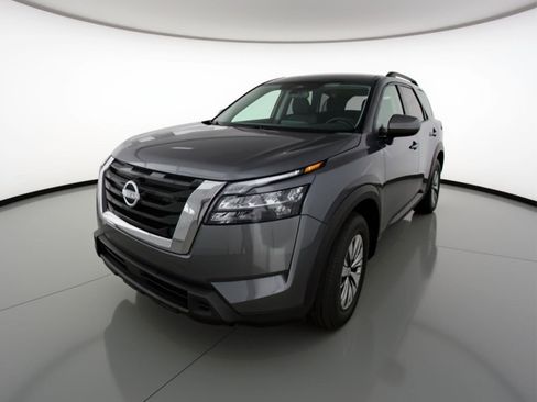 Used 2025 Nissan Pathfinder SV FWD image 3