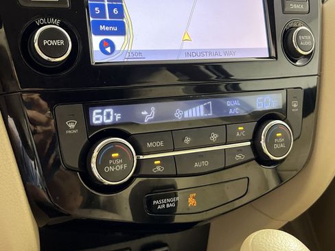 Used 2014 Nissan Rogue SV w/ SV Premium Package FWD image 21