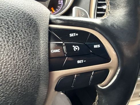 Used 2017 Jeep Grand Cherokee Limited AWD/4WD image 25