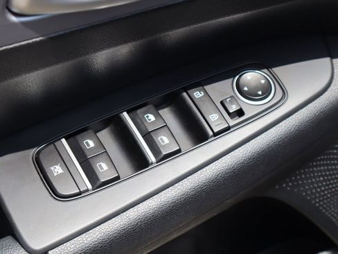 Used 2024 Kia Forte LXS w/ LXS Technology Package FWD image 18