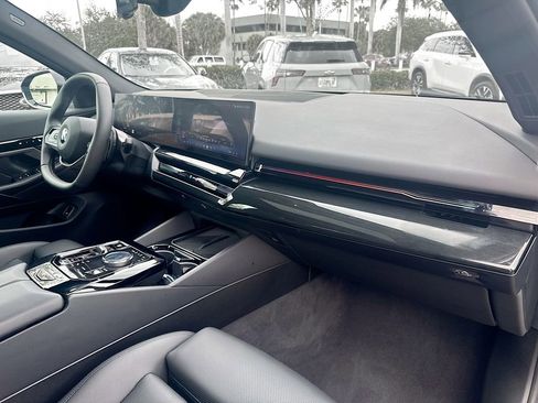 Used 2025 BMW 530i xDrive image 32