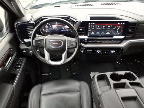 Certified 2025 GMC Sierra 1500 SLT image 19