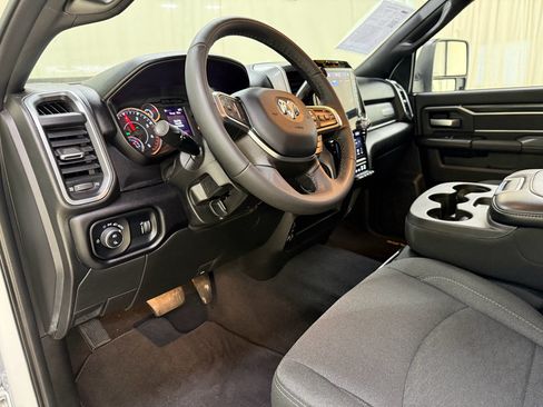 Used 2025 RAM 2500 Big Horn AWD/4WD image 28