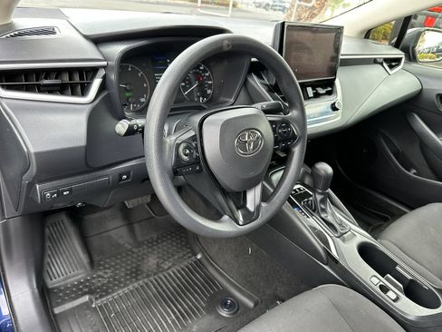 Used 2025 Toyota Corolla LE w/ LE Premium Package FWD image 23