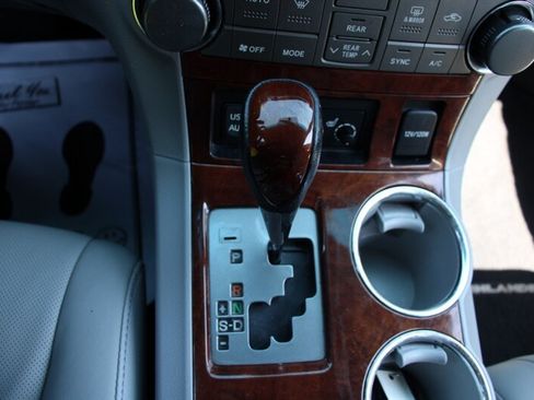Used 2013 Toyota Highlander Limited AWD/4WD image 8