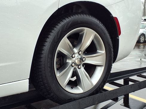 Used 2017 Dodge Charger SXT image 22