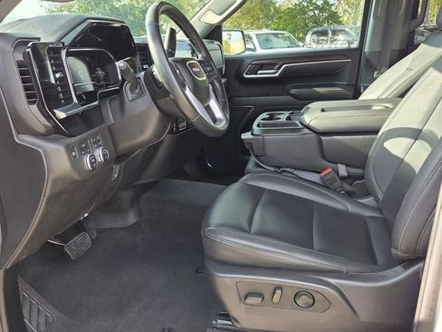 Used 2025 GMC Sierra 1500 SLT image 12