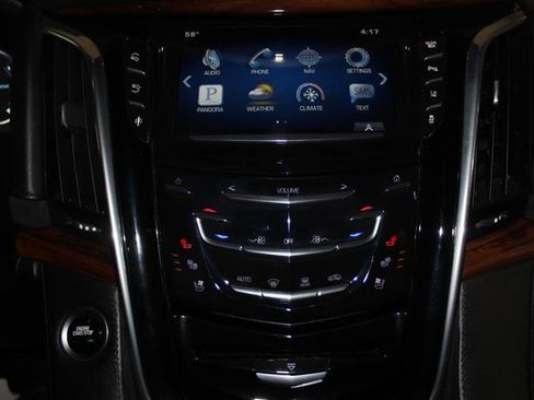 Used 2015 Cadillac Escalade Luxury AWD/4WD image 22