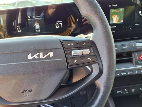 Used 2025 Kia K4 LXS image 17