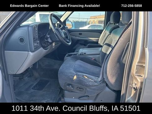 Used 2002 Chevrolet Suburban LS image 12