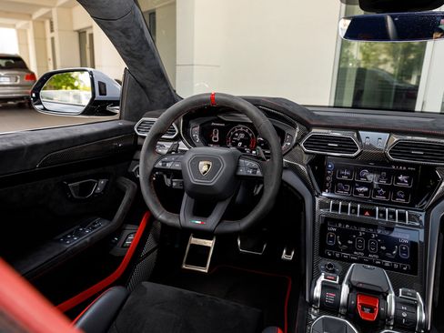 Used 2023 Lamborghini Urus Performante image 37