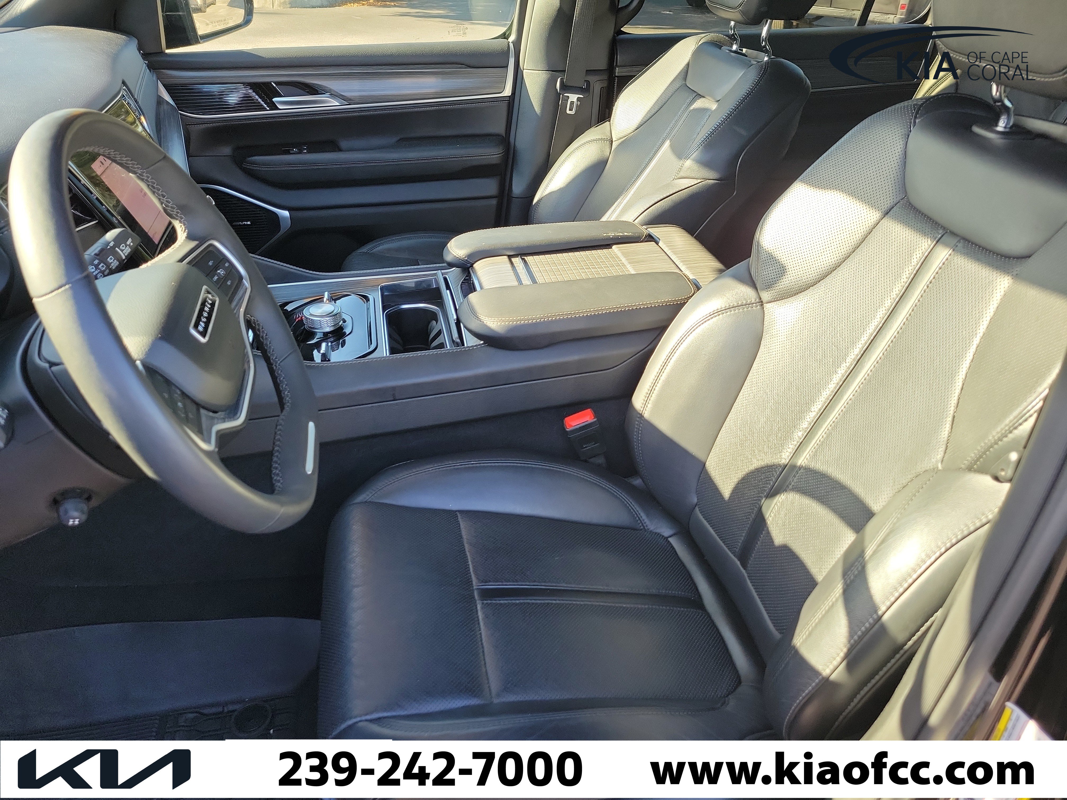 Used 2024 Jeep Wagoneer L Series III w/ Flexible Seating Group AWD/4WD image 22