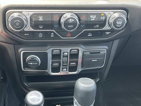 Used 2023 Jeep Gladiator Overland w/ Popular Equipment Package AWD/4WD image 29