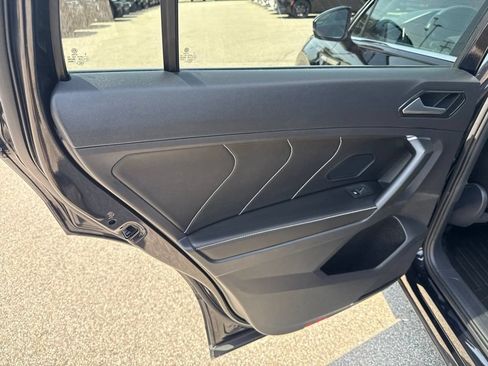 Used 2022 Volkswagen Tiguan SE w/ Panoramic Sunroof Package AWD/4WD image 25