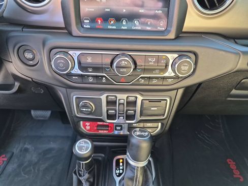 Used 2018 Jeep Wrangler Unlimited Rubicon AWD/4WD image 29