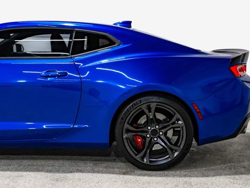 Used 2018 Chevrolet Camaro SS RWD image 10