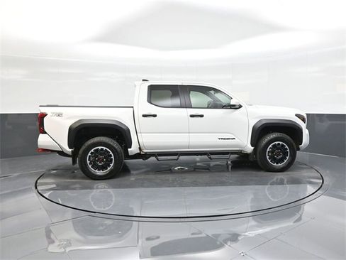 Used 2024 Toyota Tacoma TRD Off-Road image 26