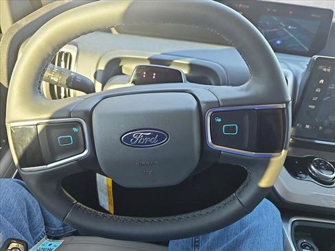 New 2025 Ford Expedition Active image 15