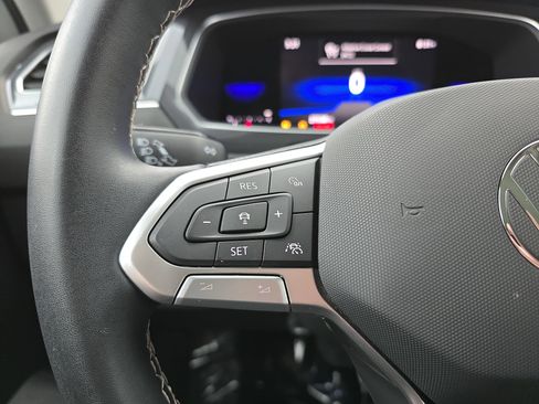 Certified 2022 Volkswagen Tiguan SE w/ Panoramic Sunroof Package image 17