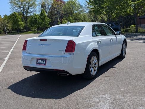 Used 2019 Chrysler 300 Touring AWD/4WD image 5