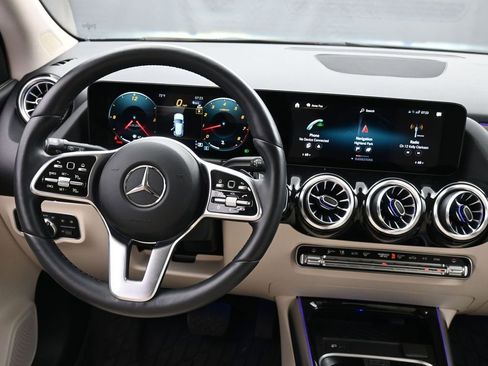 Used 2023 Mercedes-Benz GLA 250 4MATIC image 11