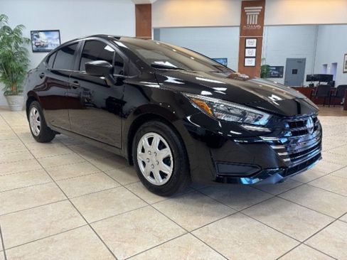 Used 2025 Nissan Versa S w/ Trunk Package FWD image 1