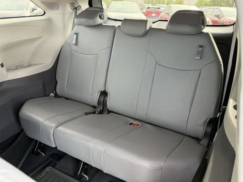 Used 2023 Toyota Sienna XLE image 29
