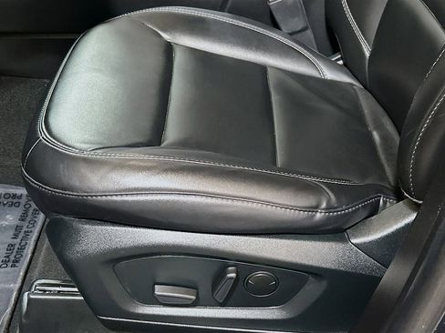 Used 2022 Ford Explorer XLT w/ Equipment Group 202A image 17