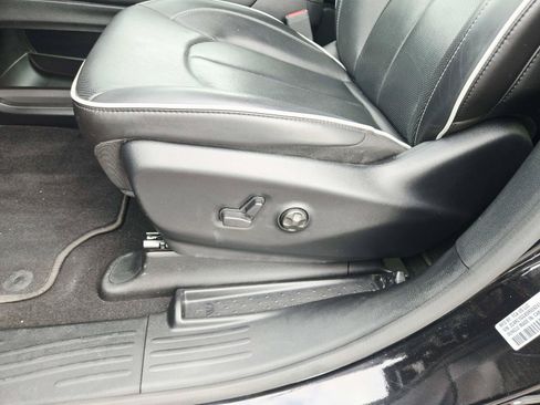 Used 2025 Chrysler Pacifica Limited FWD image 42