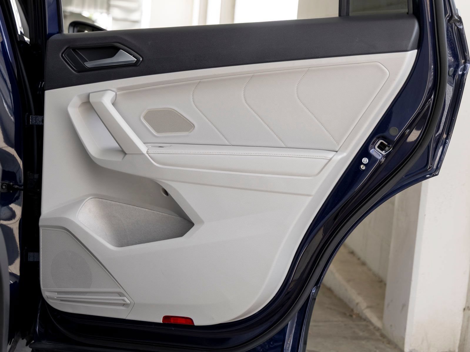 Used 2023 Volkswagen Tiguan SE w/ Panoramic Sunroof Package FWD image 22